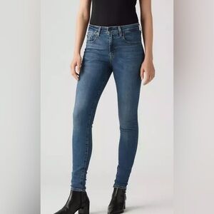 Levi’s Women’s 721 High Rise Skinny Jeans Size 31